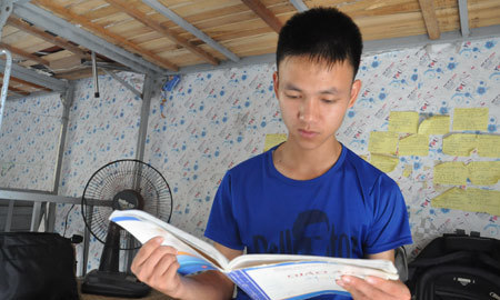 Nam sinh mồ côi thi ĐH Kinh tế Quốc dân được 23,5 điểm