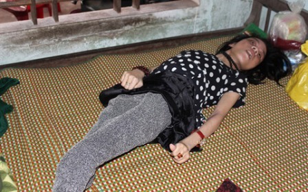 Người mẹ bệnh tật 35 năm chăm con nuôi bại liệt, tâm thần