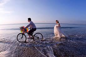Chồng nhờ bạn thân ân ái với vợ