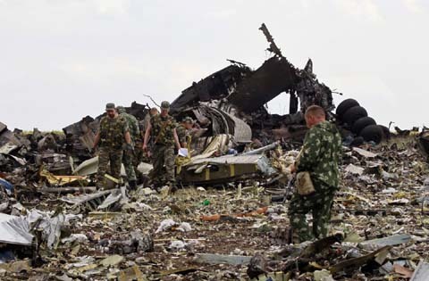 Giao tranh bùng phát gần hiện trường MH17 rơi
