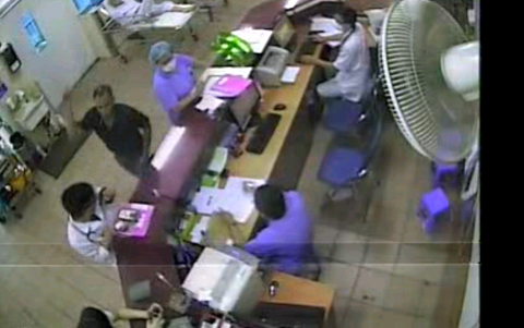 Người nhà bệnh nhân đánh điều dưỡng mang thai