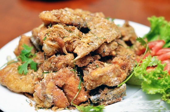 Mánh xà xẻo chân baba, ăn bớt đùi gà của nhà hàng