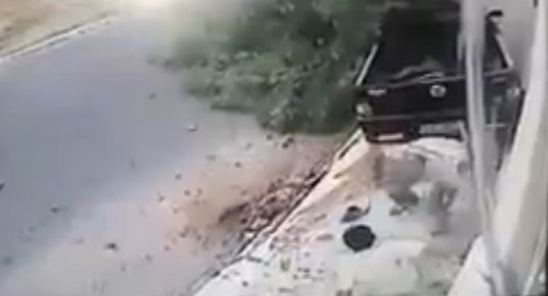 3 thanh niên thoát chết ngoạn mục