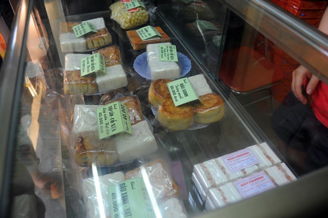 'Bánh trung thu xếp hàng' bán sớm, thu 10 triệu mỗi ngày