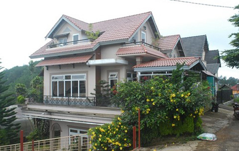 Về làng đại gia Việt, dân cưỡi ô tô đầy đường