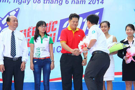 VietJet dành gần 1 tỷ đồng tiếp sức mùa thi 2014