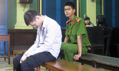 Bị đuổi khỏi nhà, thiếu niên giết ông ngoại dã man