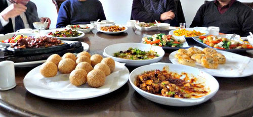 TQ: Quan chức tham tiệc sang mà 'ngã ngựa'