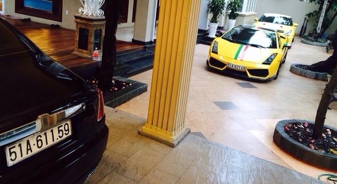 Cặp siêu xe biển số anh em ở Sài Gòn