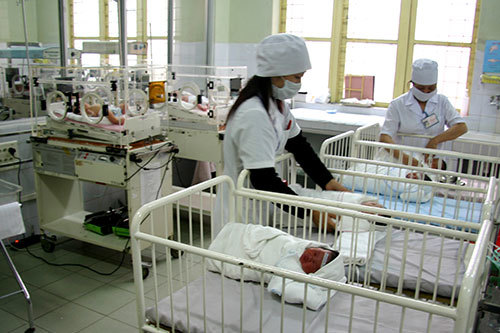 Con mất ngay sau khi sinh, bảo hiểm thai sản tính thế nào?