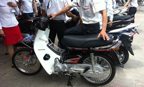 Honda Super Dream 100 đời cũ giá gần 30 triệu ở Hà Nội