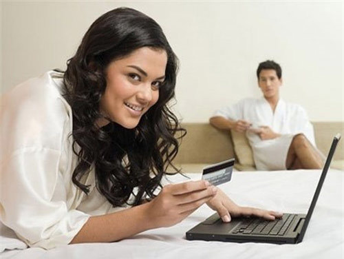 Cú sốc của cô gái trẻ bị sếp sàm sỡ