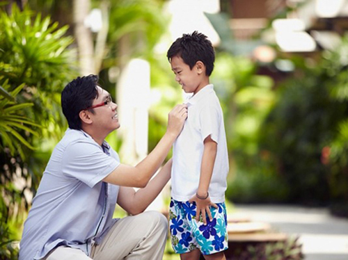 5 lời khuyên nuôi dạy bé trai thành người lịch thiệp