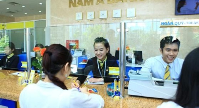 Á hậu Dương Trương Thiên Lý hết tiền ở NamABank