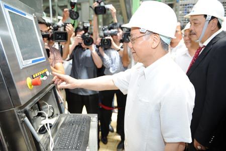 Tổng Bí thư Nguyễn Phú Trọng thăm nhà máy Number 1 Hà Nam