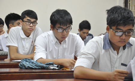 Tranh luận sôi nổi 