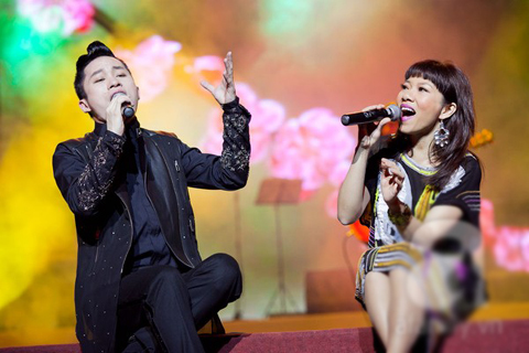 Tùng Dương-Hà Trần: Đại bàng gặp chim ưng