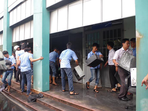 Cháy tại CĐ nghề Đà Nẵng, sinh viên hoảng loạn