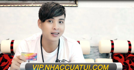 Hồ Quang Hiếu bất ngờ nhận quà VIP
