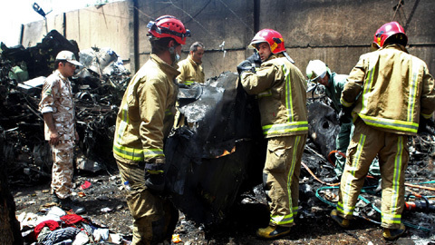 Hình ảnh đầu tiên về vụ máy bay rơi ở Iran