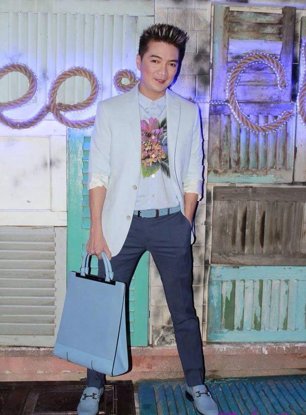 Đàm Vĩnh Hưng ‘năn nỉ’ fan trả lại giày