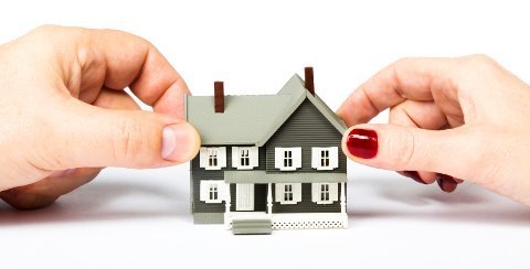 Lùm xùm vụ ly hôn của đại gia và người đẹp đất Cảng