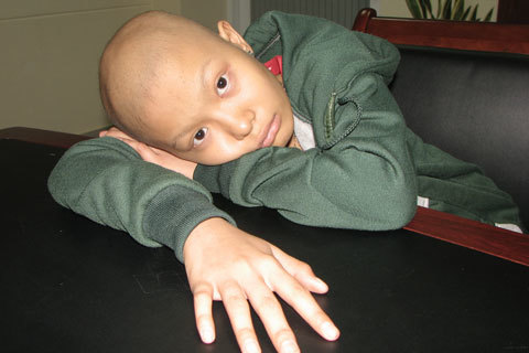 Cha phụ hồ nhọc nhằn nuôi con ung thư