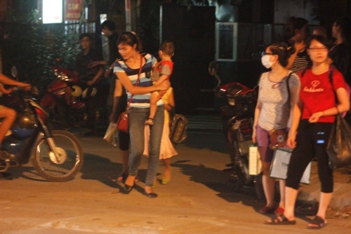 Mất điện, cả tòa nhà di tản tránh nóng lúc nửa đêm