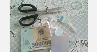 Cắt nát tờ 500.000 đồng... vì quá nóng bức