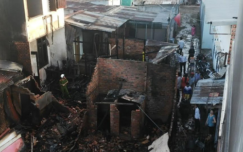 Hỏa hoạn, ôm 3 con nhảy lầu thoát thân