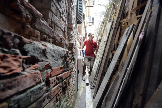 Những con ngõ sâu hun hút và bé tí hon chỉ có ở phố cổ