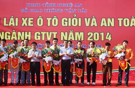 40 tài xế vận tải thi lái xe an toàn