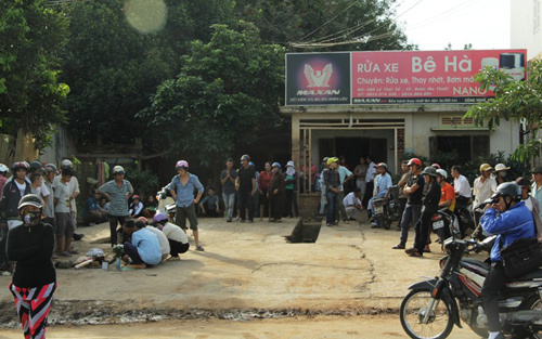 Vào rửa xe, ô tô tải cán chết con chủ tiệm