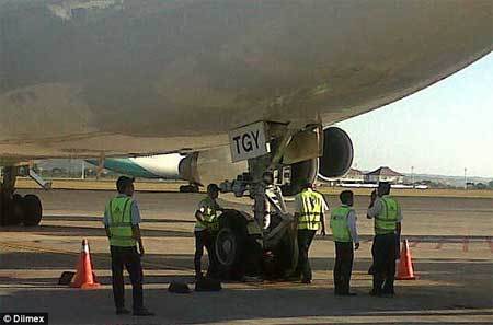 Vỡ kính buồng lái, máy bay Thái hạ cánh khẩn