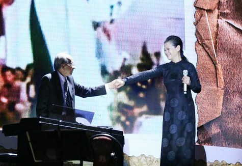 Lùm xùm show Khánh Ly và chuyện 'loay hoay' phải trái