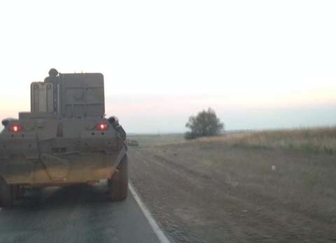 Hàng loạt xe quân sự Nga vào Ukraina