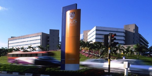 Mơ đẳng cấp quốc tế nhưng hành động ‘khác người’?