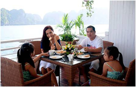 Khách Việt ngày càng chuộng du thuyền Hạ Long