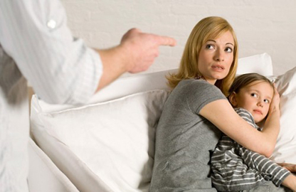 Tấn bi kịch của bé gái sinh trong gia đình 