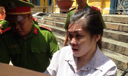 Môi giới bán trinh cho Việt kiều, ‘tú bà’ lãnh án