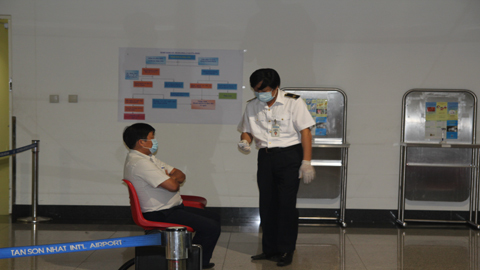 Hành khách về từ vùng dịch Ebola 'đòi' được cách ly