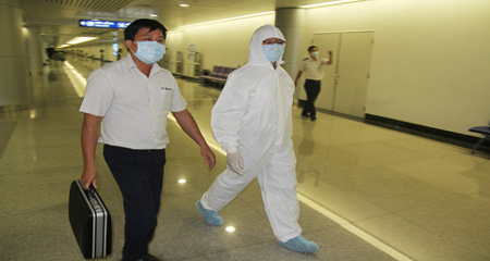 Người Việt ở tâm dịch Ebola khó về nước