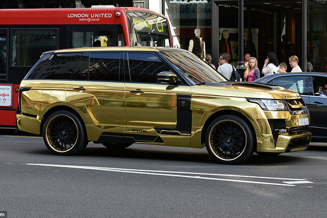 Đại gia chở siêu xe sang London dạo phố