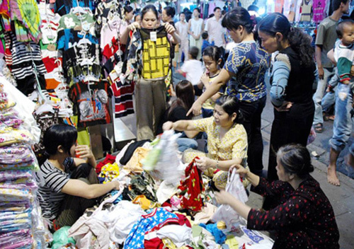 DN Việt chê tiểu thương, hàng Tàu mở kho giữa Hà Nội