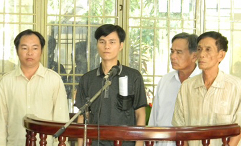 Xử 4 'quan' xã, triệu tập 731 người liên quan