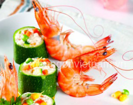 Tôm luộc xốt bí ngòi đậu trắng đổi vị cuối tuần