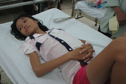 Cha mẹ làm mướn, con thiếu 40 triệu đồng trị bệnh