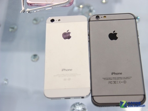 Hình ảnh iPhone 6 đọ dáng với iPhone 5