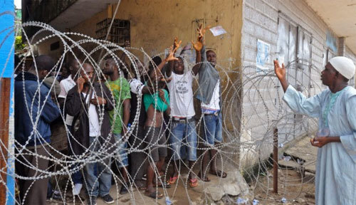 Cuộc sống hãi hùng ở vùng cách li Ebola