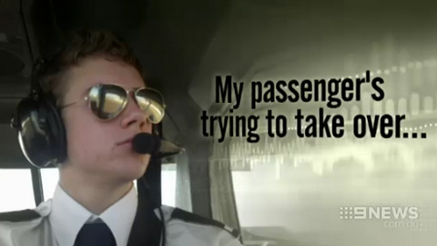 Phi công già, trẻ đánh nhau tranh quyền lái máy bay